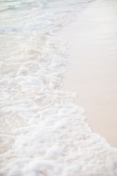 The way the waves kiss the shore is so beautiful -Loved and repinned by www.evolationyoga.com Fotografi Urban, Caribbean Wedding, Aesthetic Colors, Alam Semula Jadi, Shades Of White, White Wallpaper, White Aesthetic, White Summer, Ocean Beach