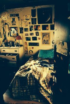 Bohemian guys room Sala Grunge, Quirky Bedroom, Hippy Bedroom, Grunge Bedroom, Indie Bedroom, Tumblr Bedroom, Hippie Bedroom, Tumblr Rooms, Decor Ikea