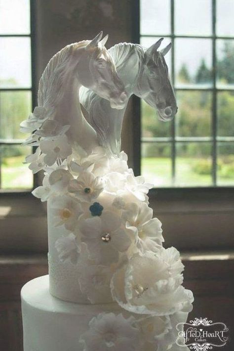 Horse Cake Toppers, Wedding Cake Options, Horse Wedding, Creative Wedding Cakes, Horse Cake, Heart Cakes, Beautiful Cake Designs, Dream Wedding Cake, Country Style Wedding