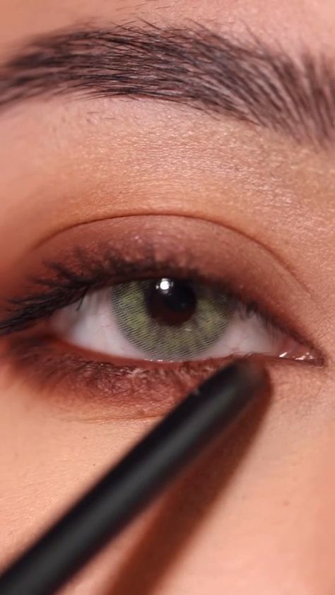 Smokey eye makeup for green eyes Green Eye Smokey Eye, Makeup For Dark Green Eyes, Smokey Eye Green Eyes, Smokey Eye For Green Eyes, Eye Makeup Hazel Eyes, Make Up Green Eyes, Eye Makeup Green Eyes, Eye Makeup For Green Eyes, Makeup Green Eyes