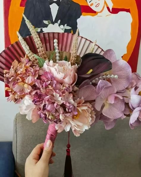 Stunning Folding Hand Fan Bouquet 🪭💐 Folding Hand Fans are also a must-have wedding favor. Enhance your wedding experience and optimize costs with our exclusive offers at Peonies. When you choose our premium wedding invitations, enjoy special discounts on a range of accessories, including gift boxes, vow booklets, welcome signs, menus, table numbers, thank you tags, and more. Contact us today for a complimentary consultation and personalized support. —————/-//-/————— 💒 𝗣𝗲𝗼𝗻𝗶𝗲𝘀 𝗪𝗲𝗱𝗱𝗶𝗻𝗴 𝗣𝗿𝗶... Bouquet Folding, Fan Bouquet, Peonies Wedding, Vow Booklet, Folding Hand Fan, Peony Wedding, Welcome Signs, Hand Fans, Thank You Tags