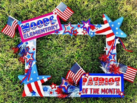 Patriotic themed photo prop for elementary school. Created by Lane McKinley Usa Theme Decorations, America Themed Party, Photo Display Board, English Day, America Theme, Student Of The Month, 4th Of July Photos, Usa Party, American Party