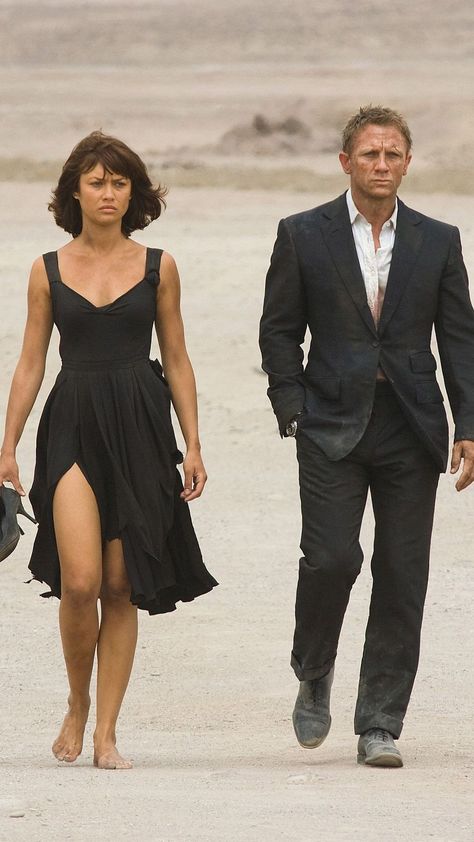 James Bond Quantum Of Solace, James Bond Dresses, Bond Fashion, James Bond Women, Craig Bond, James Bond Movie Posters, Bond Women, Quantum Of Solace, Bond Style