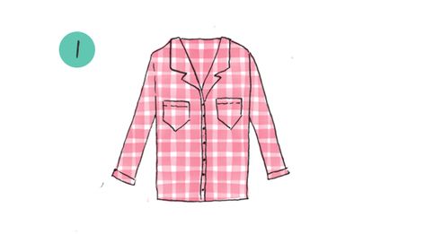 how to fold button down dress shirts Fold Flannel Shirts, T Shirt Storage, Diy Clothes Refashion Videos, Diy Clothes Hangers, T Shirt Folding, Folding Hacks, Sewing Tshirt, Clothes Folding, Clothes Upcycle