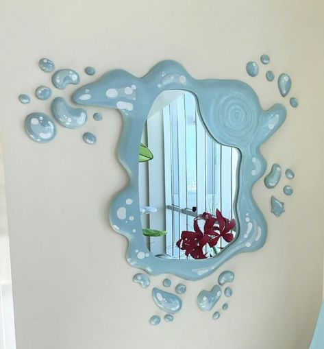 Clay On Mirror, Clay Mirror Frame, Espejos Aesthetic, Kids Mirror, Clay Mirror, Easy Clay Sculptures, Crafty Decor, Diy Room Decor For Teens, Mirror Crafts