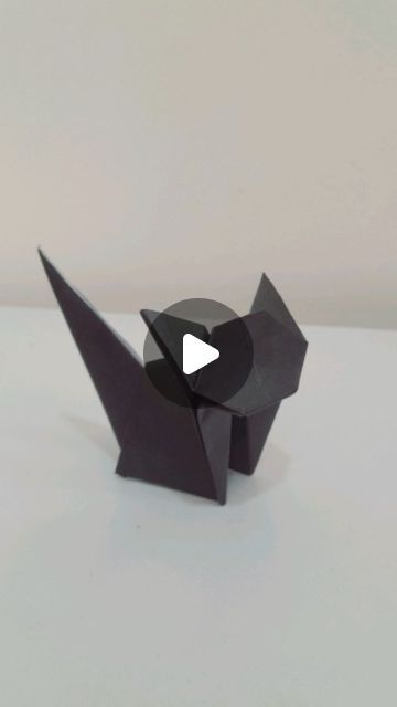 Black Cat Origami, Origami Art Tutorial, Origami Animals Tutorial, Origami Cat Tutorial, Origami Cat Instructions, Cat Paper Craft, Cat Papercraft, Cat Origami, Animal Origami