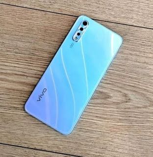 Vivo S1 Pros and Cons Full Features The Vivo S1 is a mid-range mobile with latest features and amazing configuration and its pre-bookin... Vivo S1 Wallpaper, Vivo Phone, Vivo Mobile, Apple Laptop Macbook, Phone Essentials, Vivo S1, Smartphones For Sale, Hand Phone, Mobile Review