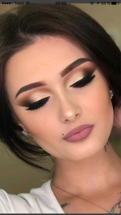 Machiaj Smokey Eyes, Teknik Makeup, Make Up Designs, Wedding Hairstyles And Makeup, Natural Prom Makeup, Party Make-up, Shimmer Makeup, Prom Makeup Looks, Best Eyeshadow