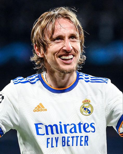 Soccer Player Hairstyles, Modric Wallpapers, Inter Milan Logo, Real Madrid Kit, Cristiano Ronaldo Goals, Modric Real Madrid, Ronaldo Goals, Football Players Images, Luka Modric