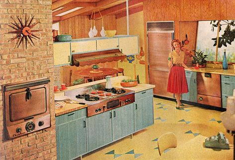 circa late 1950s - Minus that range hood - maybe updated to a more modern style, that copper front stuff is amazing! Vintage 1950s Kitchen, 50s Kitchen, Mcm Kitchen, 1950s Kitchen, Kitchen Tiles Design, Casa Vintage, Mid Century Modern Kitchen, Deco Retro, Mid Century Kitchen