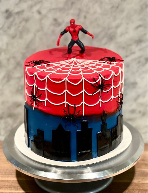 Iron Man And Spider Man, Spiderman Cake Birthday, Spiderman City, Pink Spiderman, Spider Man Birthday Cake, Spidey Cake, Cake Spiderman, Black Icing, Grad 2023