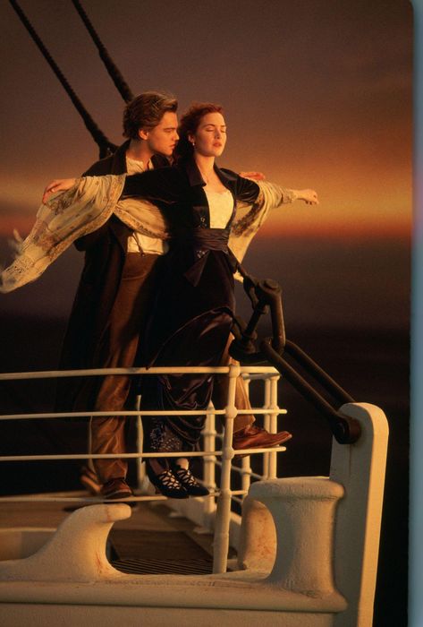 Jack E Rose, Rose And Jack Titanic, Titanic Movie Facts, Aesthetic Titanic, Titanic Aesthetic, Titanic Photos, Cruise Pics, Rose Titanic, Titanic Rose