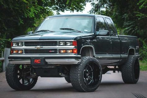 Gmc Truck Accessories, Rough Country Suspension, Country Trucks, Duramax Diesel, White Truck, Lifted Chevy, Lifted Chevy Trucks, Nice Cars, Gmc Truck