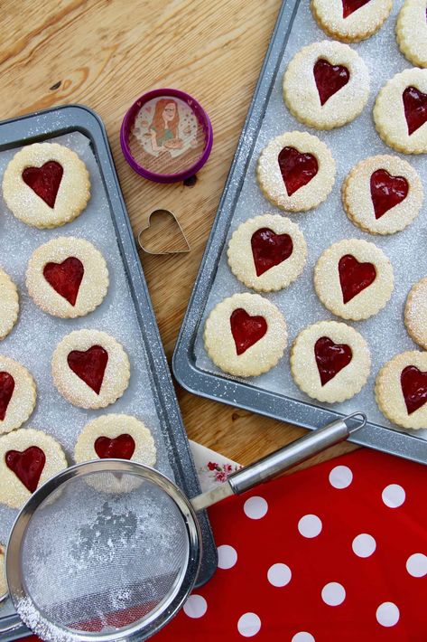 Dodger Cupcakes, Jammie Dodgers, Chocolate Orange Cupcakes, Caramel Apple Crumble, British Bake Off Recipes, Jammy Dodgers, Lemon Meringue Cheesecake, Janes Patisserie, Nutella Fudge