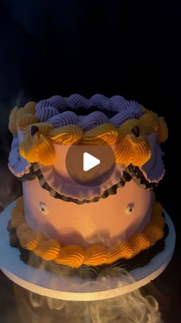 Trendy Cute Spooky Halloween Vintage Cake 🎃😍👻🐈‍⬛ Cake Orange, Vintage Pumpkin, Halloween Cake, Pumpkin Ghost, Baking Blog, Orange Cake, Halloween Vintage, Halloween Cakes, Ghost Halloween