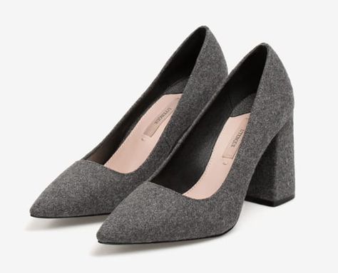 Picture Queen Leticia, Velvet Trend, Royal Closet, Queen Letizia Style, Block Heel Pumps, Queen Of Spain, Grey Heels, Outfit Work, Katharine Hepburn