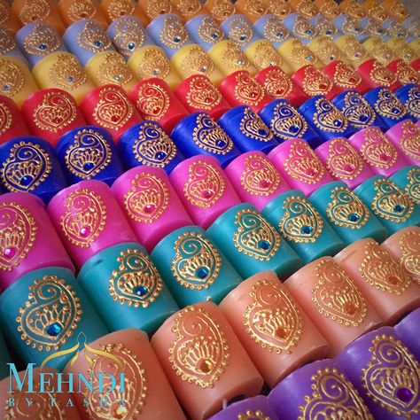 150 multi coloured candle order! ✨ These are perfect for wedding favours or little gifts, they can be made in any colour/ quantity and have lovely strong scents and they each come in their own individual organza bag! ✨ Arabian Nights Party, Henna Candles, Mehndi Party, Indian Wedding Favors, Candle Wedding Gift, Creative Wedding Favors, Mehndi Decor, Indian Party, Candle Wedding Favors