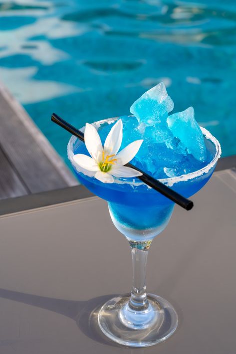 Blue Cocktail Aesthetic, Resort Drinks, Sophisticated Cocktails, Pool Party Drinks, Summer Mocktails, 5 Star Resort, Best Summer Cocktails, Pretty Alcoholic Drinks, Summer Flavors