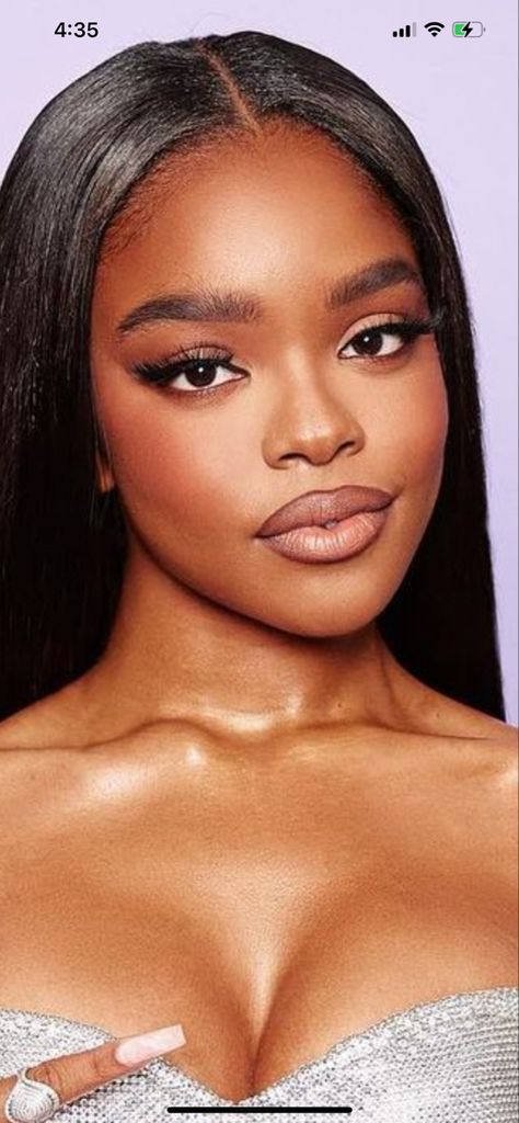 Black girl neutral make up look
Brown lip 
Classic makeup look Marsai Martin Makeup Tutorial, Marsai Martin Makeup Looks, Marsai Martin Makeup, Neutral Makeup Look, Marsai Martin, Gotham Series, Dark Lip, Heart Breaker, Birthday Hair