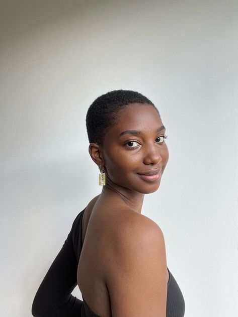 Short Hair Women Photoshoot, Black Models With Short Hair, Black Bald Women Style, Women With Short Hair Aesthetic, Very Short 4c Hair, Buzzcut Black Women, Black Bald Women, Natural Hair Pixie Cut, Melanin Skin