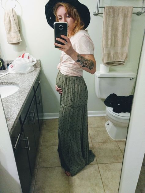 Second trimester, spring maternity, boho pregnancy, hippie mama, pregnancy outfit. @heatherlizabeth Boho Outfits Pregnant, Boho Maternity Outfits Summer, Boho Pregnant Outfits, Outdoorsy Maternity Outfits, Boho Maternity Clothes, Relaxed Maternity Outfit, Hippy Maternity Outfits, Crunchy Maternity Outfits, Hip Maternity Outfits