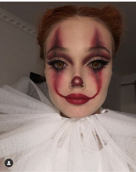 Pennywise Simple Pennywise Makeup, Pennywise Inspired Makeup, Pennywise Make Up Female, Pennywise Glam Makeup, Pennywise Women Makeup Tutorial, Pennywise Make Up Girl, Pennywise Makeup, Halloween Parejas, Horror Makeup