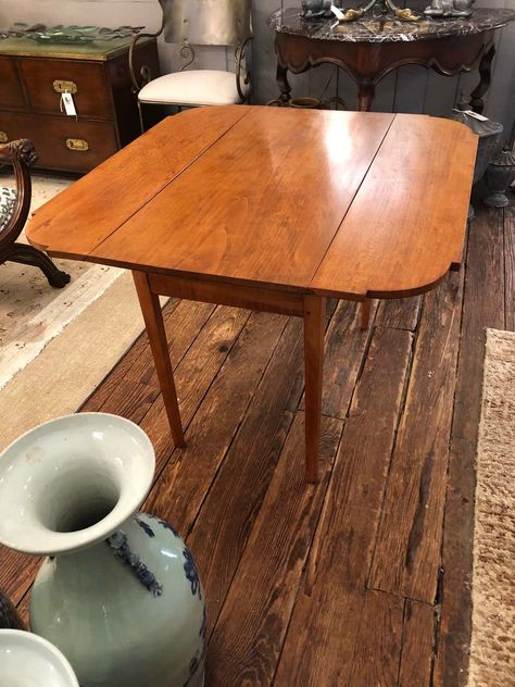 For Sale on 1stDibs - Classic American pine drop leaf table with warm slightly worn patina, having two leaves. Makes a narrow lovely console or side table, and also can be used Drop Leaf Table Vintage, Drop Side Table, Drop Leaf Game Table, Vintage Folding Table, Vintage Drop Leaf Table, Leaf Tables, Pembroke Table, Shaker Table, Vintage Dining Table