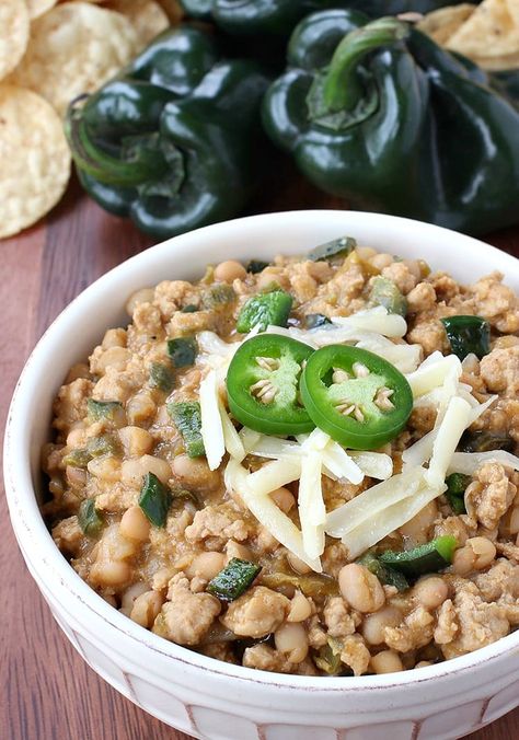 Flavorful Chili Recipe, Ground Chicken Chili, Peanut Chicken Recipe, Chicken Satay Recipe, Chili Toppings, Best Chili Recipe, Chili Recipe Crockpot, Peanut Chicken, Chicken Chili Recipe