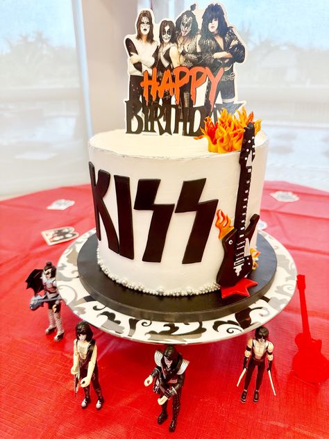 Kiss band cake by gycakepops Kiss Birthday Party, Band Cake, Rock Star Birthday, Birthday Kiss, Kiss Band, Phone Stuff, 11th Birthday, Happy Birthday Wishes, 4th Birthday