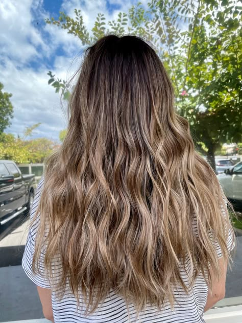 Sun Kissed Bronde Hair, Beach Hair Cut, Balyage Long Hair, Beach Blonde Hair, Hair Winter, Long Hair Highlights, Hear Style, Brown Wavy Hair, Surfer Hair