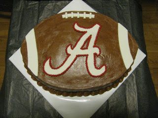 The Dessert Box: Alabama Football Groom's Cake Batman Grooms Cake, Star Wars Grooms Cake, Alabama Grooms Cake, Alabama Birthday Cakes, Football Grooms Cake, Grooms Cake Hunting, Football Cake Design, Baseball Wedding Cakes, Alabama Cakes