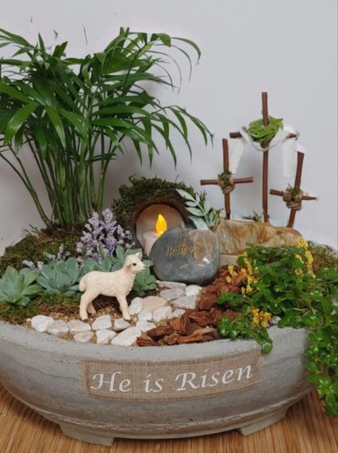 Ressurection Garden Diy, Jesus Easter Decor, Cross Garden, Resurrection Garden, Centerpiece Craft, Orthodox Easter, Way Of The Cross, Catholic Crafts, Sunday School Crafts For Kids