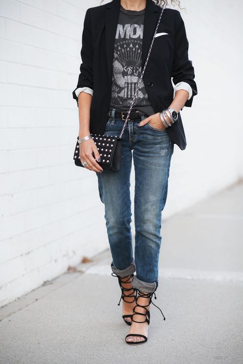 Edgy Pants Outfit, Timeless Edgy Fashion, Women’s Rock Fashion, Boho Chic Edgy Outfits, Rock Work Outfits Women, Rocker Fall Fashion, Edgy Casual Date Outfit, Cool Outfits For Women In Their 30s, Rock Concert Performance Outfits