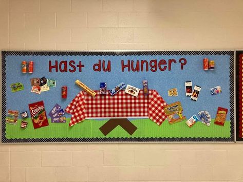 Germany Classroom Decorations, German Classroom Decorations, German Lesson Plans, School Board, Teaching Activities, Classroom Decorations, Lesson Plans, High School, Kindergarten