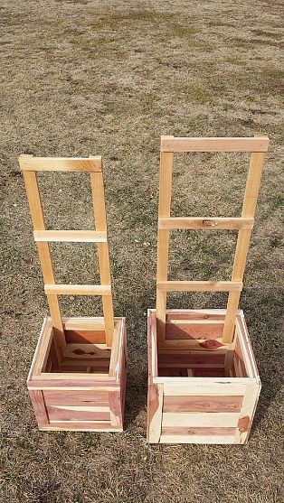 Cedar Tomato Planter Pallet Planter Diy, Diy Cedar Planter Box, Tomato Planter, Cedar Planter Box, Cedar Planters, Diy Planter Box, Pallet Planter, Diy Greenhouse, Terracotta Planter