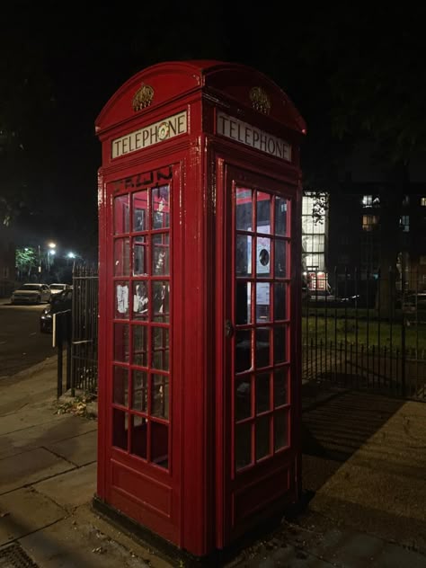 #london #telephone Luxx Noir London, British Telephone Booth, London Phone Booth, Color Splash Photography, Splash Photography, Telephone Booth, Insta Ideas, Phone Booth, Gothic Architecture