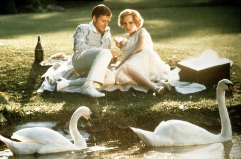 Pin for Later: 17 Classic Romance Movies You Can Stream on Netflix The Great Gatsby (1974) Gatsby And Daisy, Great Gatsby 1974, The Great Gatsby Movie, Gatsby Movie, Terrence Loves You, Daisy Buchanan, Jay Gatsby, Great Gatsby Fashion, Mia Farrow