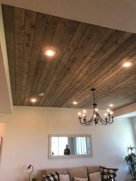 Wooden Ceiling For Dining Area, Modern Wooden False Ceiling, Wood Celing Roof Design, Ceiling Wood Design, Wooden Ceiling, Pine Wood Celling Design, Wood Planking Ceiling, Patio Ceiling Ideas, Living Room Home Theater