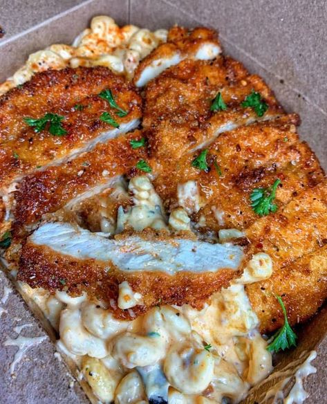 Experience the perfect blend of flavors with this Cajun mac and cheese with crispy Hennessy-glazed fried chicken. The creamy, spicy mac and cheese is made with a blend of cheddar, mozzarella, and Parmesan cheese, and is seasoned with cajun spices for an extra kick. The fried chicken is coated in a mixture of flour, eggs, and breadcrumbs, then fried to crispy perfection. The chicken is then glazed with a mixture of Hennessy cognac, honey, butter, and cajun seasoning for a sweet and savory finish. Hennessy Glazed Fried Chicken, Glazed Fried Chicken, Cajun Mac And Cheese, Spicy Fried Chicken, Think Food, Food Drinks Dessert, Food Goals, Food Videos Cooking, Food Obsession