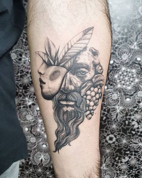 Pablo Díaz Gordoa on Instagram: “Me gusta mucho cuando se tiene toda libertad y confianza en el diseño... Este Dionisio se va para mi carnalito @javibiat que chingon…” Armband Tattoo, Tattoo Ideas Design, Angel Tattoo Men, All Tattoos, Big Tattoo, Tattoos For Men, Lower Back Tattoos, Tattoo Images, Picture Tattoos