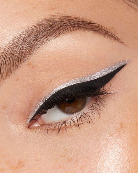 Black And Silver Eyeliner, Prom Makeup 2023, Feminine Halloween Costumes, Graphic Eye Makeup, Black And Silver Eye Makeup, Eras Tour Makeup, Peach Eye Makeup, Double Eyeliner, Kim Makeup