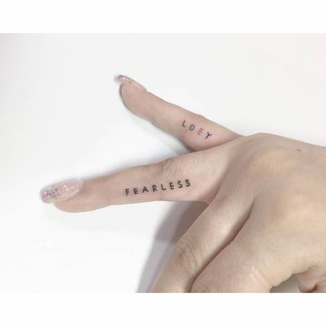 Lettering tattoo on fingers ✍? Finger Letter Tattoos, Side Finger Tattoos, Fearless Tattoo, Best Tattoo Fonts, Tattoo Name Fonts, Community Tattoo, Handwriting Tattoos, International Tattoo, Knuckle Tattoos