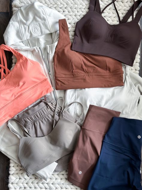 Lululemon Outfit Ideas Lululemon Haul, Lululemon Aesthetic, Lululemon Set, Shorts For Summer, New Tops, Christmas Wishlist, Sport Girl, Biker Shorts, Cropped Hoodie