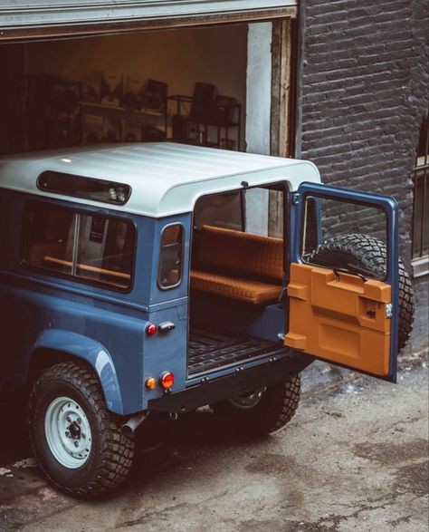 Vintage Land Cruiser, Old Vintage Cars, Dream Cars Jeep, Land Rover Models, Car Goals, Expedition Vehicle, Suzuki Jimny, Classy Cars, Pretty Cars