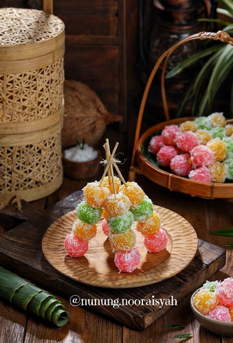 Kuih Tradisional Melayu, Indonesian Desserts, Christmas Hamper, Pudding Desserts, Fancy Desserts, Asian Desserts, Cafe Menu, Indonesian Food, Desert Recipes