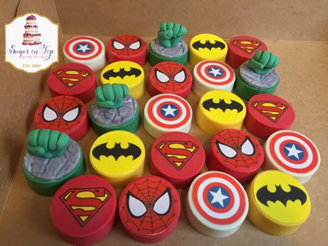 Marvel Chocolate Covered Oreos, Super Hero Treats, Avengers Treats, Superhero Desserts, Superhero Cake Pops, Superhero Treats, Oreo Treats, Chocolate Dipped Oreos, Avenger Birthday Party