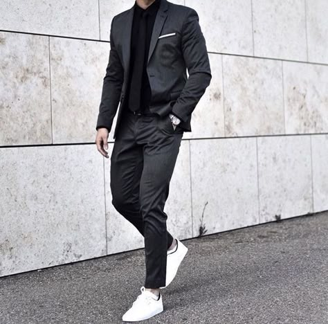 Full Black Suit, Suits And Sneakers, Black Outfit Men, Black Suit Men, Mens Business Casual, Mens Business Casual Outfits, Outfit Hombre, Casual Attire For Women, Formal Men Outfit