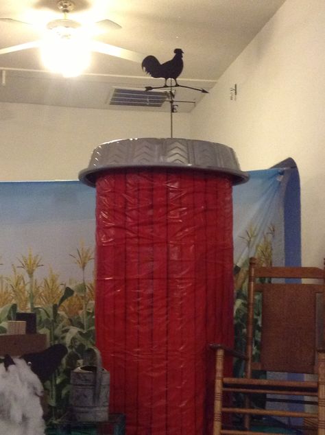 VBS silo made from kids swimming pool for top and fence wrapped for bottom. Farm Vbs Decorations, Barnyard Vbs, Farm Vbs, Farm Classroom Theme, Kids Swimming Pool, Barnyard Theme, Farm Preschool, Vbs Themes, Into The West