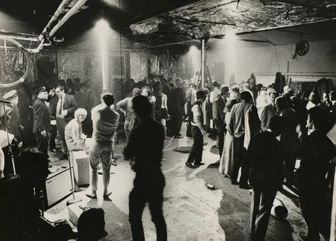 Police stop a dancing party at Andy Warhol's Factory, UGO MULAS New York: The New Art Scene | Matthew Marks Gallery David Bowie Andy Warhol, Andy Warhol Factory, Warhol Factory, George Segal, Queen Victoria Market, Barnett Newman, John Cage, Jasper Johns, Robert Rauschenberg