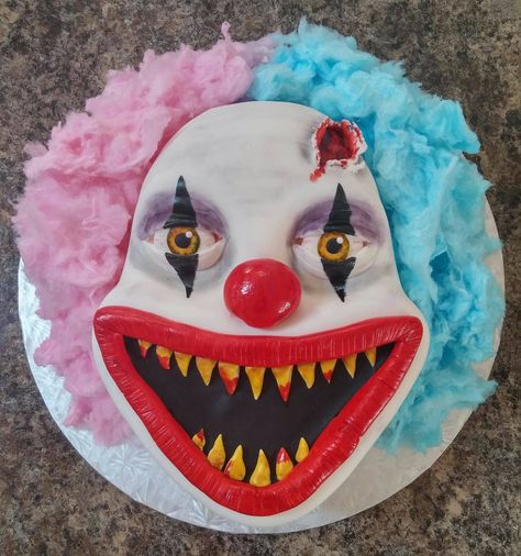 [Homemade]Made a creepy clown cake for Halloween! #TTDD#TheThingsDadsDo Creepy Clown Cake, Scary Clown Cake, Creepy Halloween Cakes, Clown Cakes Birthdays, Creepy Cakes, Spooky Cakes, Scary Carnival, Cake For Halloween, Scary Cakes